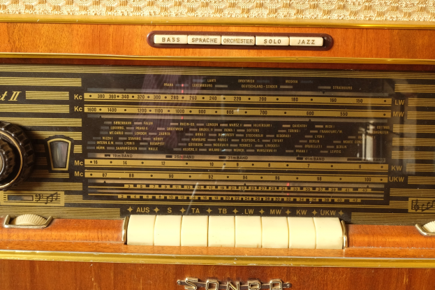 "Evolution des Radios"? Private Radios spielen erstmals AI-generierte Songs