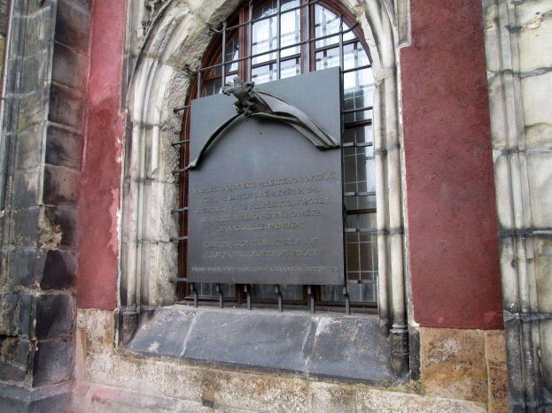 Benennen Sie die 'Neue Frankfurter Oberschule' in 'Margot-Friedländer-Oberschule' um