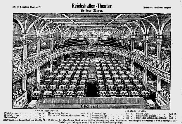 Eine Schwarz-Weiß-Zeichnung des Reichshallen Theaters in Berlin, Deutschland, zeigt das Auditorium mit Sitzreihen, Säulen und einer Decke, mit Text am unteren Rand.