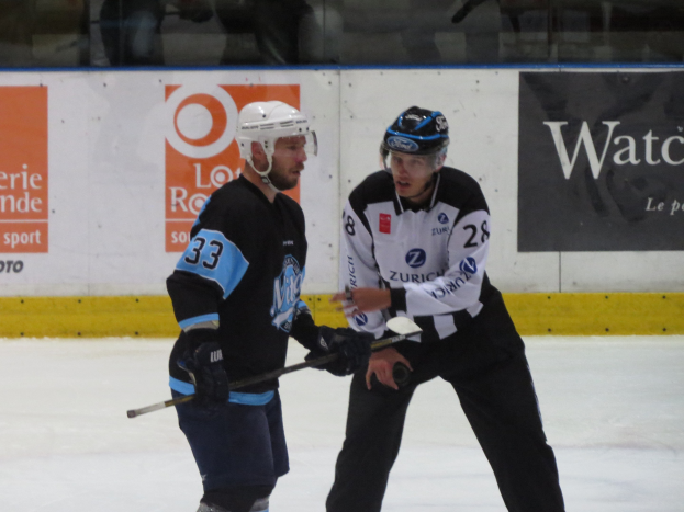 2:3 Niederlage        Pinguine verlieren Top-Spiel gegen Kassel