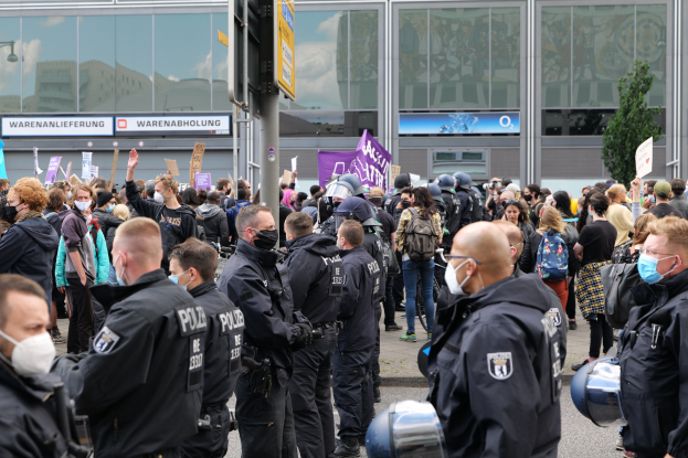 Zwei AfD-Abgeordnete klagen wegen Geldbußen nach tumultreichen Sitzungen