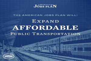 Plakat mit einem Zug auf Eisenbahnschienen mit mehreren Menschen in der Nähe, das 'The American Jobs Plan Will Expand Affordable Public Transportation' bewirbt