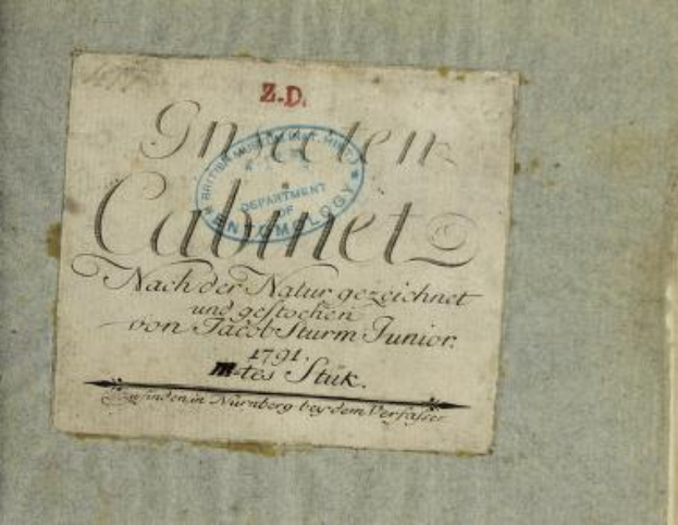 Ein altes Buch mit dem Titel "Z.D. Nürnberg, Deutschland, 1791" mit einem Stempel, der die erste Auflage anzeigt, und handgeschriebenem Text auf dem Papier.