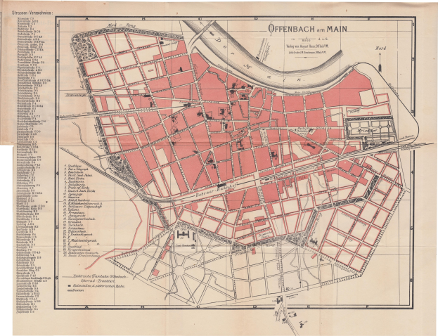 Ausführliche alte Karte von Offenbach, Deutschland, die Straßen, Gebäude und Sehenswürdigkeiten mit weißem Hintergrund zeigt.