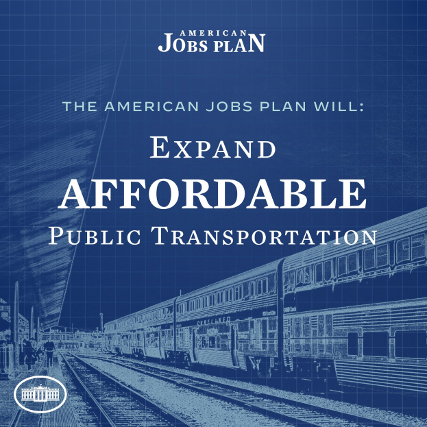 Plakat mit einer Illustration einer Bahn auf Eisenbahnschienen mit einigen Menschen in der Nähe, die "The American Jobs Plan Will Expand Affordable Public Transportation" bewirbt.