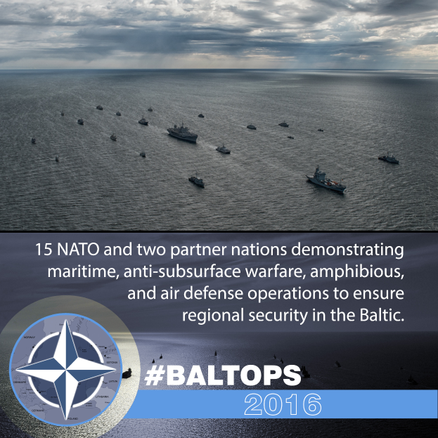 Eine Gruppe von Schiffen auf dem Wasser mit einem bewölkten Himmel im Hintergrund und einem Text unten, der "15 NATO und zwei Partnerländer demonstrieren maritime, anti-unterwasserkriegsführende, amphibische und luftverteidigende Operationen, um die regionale Sicherheit im Baltikum zu gewährleisten" neben einem Logo angibt.