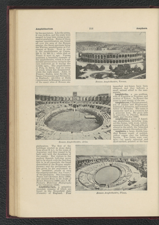 Offenes Buch zeigt Stadionbild neben Text und zusätzlichen Bildern.