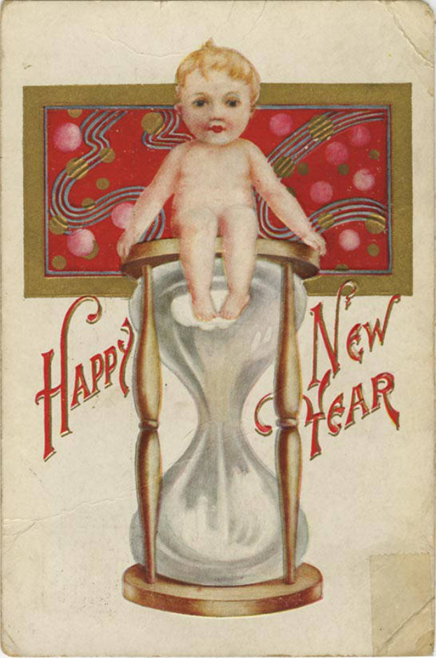 Eine alte Postkarte mit einem Baby in einem weißen Kleid, das auf einer Sanduhr sitzt, und den Worten "Happy New Year" in einer dekorativen Schriftart.