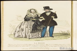 Ein aufgeschlagenes Buch mit einer Zeichnung eines Mannes in Zylinder und einer Frau in Abendgarderobe daneben, mit der Aufschrift "La Mode, aus der Modegeschichte Frankreichs" unten.
