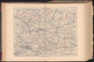 Ein aufgeschlagenes Buch mit einer detaillierten Karte von Deutschland, einschließlich Straßen, Städten und geografischen Merkmalen.